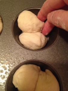 Garlic Cloverleaf Dinner Rolls (Bread Machine)