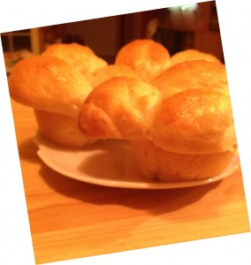 Garlic Cloverleaf Dinner Rolls (Bread Machine)